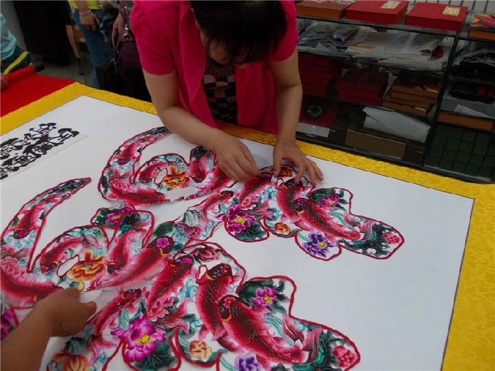 Celebran arte de papel recortado en Hebei (2)