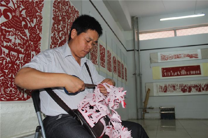 Celebran arte de papel recortado en Hebei (15)