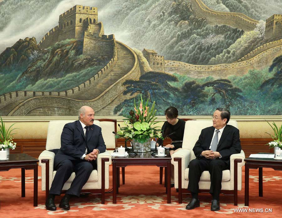 Máximo asesor político chino se reúne con presidente bielorruso