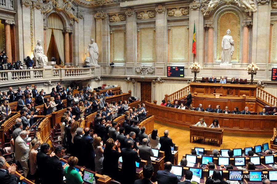 Gobierno portugués supera quinta moción de censura