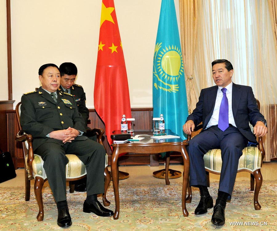Alto militar chino dialoga con PM de Kazajistán sobre relaciones bilaterales