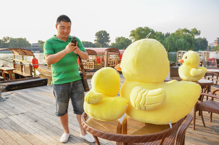 Pato gigante visitaría Pekín (8)