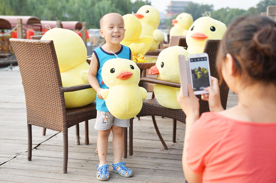 Pato gigante visitaría Pekín (3)