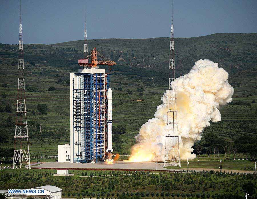 China lanza tres satélites experimentales