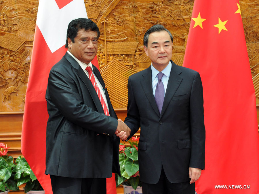Canciller chino se reúne con primer ministro de Tonga en Beijing