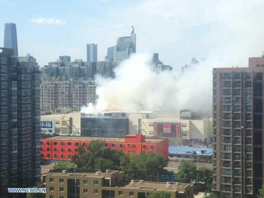 Apagado incendio en Carrefour de Beijing