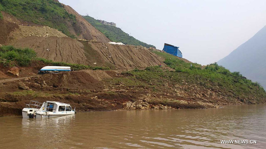 Desaparecen 12 personas por alud de tierra en suroeste de China