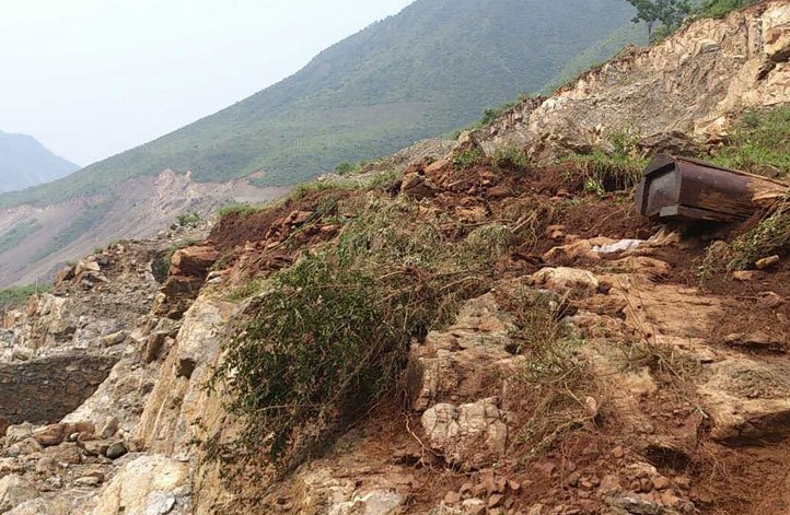 Desaparecen 12 personas por alud de tierra en suroeste de China (2)