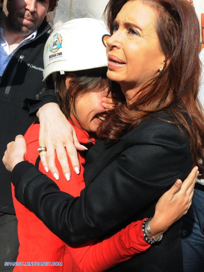 Presidenta de Argentina acude a zona de explosión en Rosario