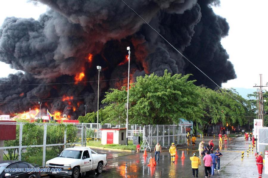 Rayo provoca incendio en refinería venezolana