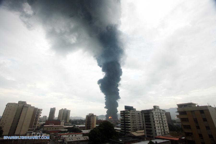 Rayo provoca incendio en refinería venezolana (3)