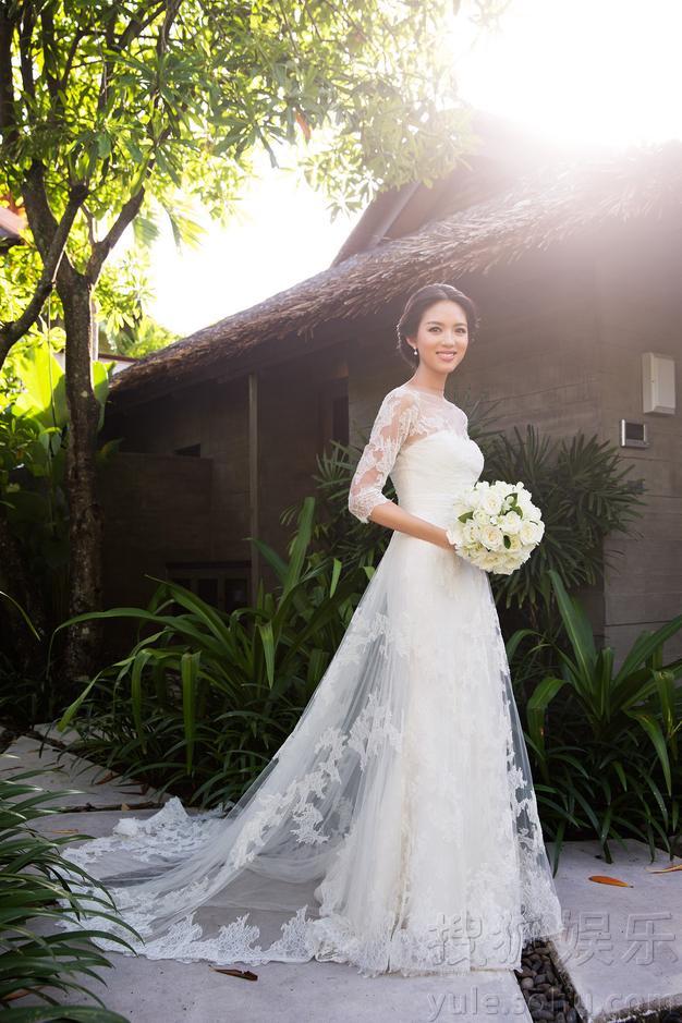 Ex Miss Mundo Zhang Zilin se casa (5)