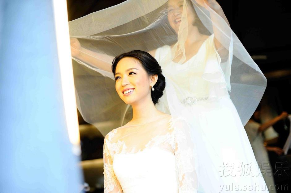 Ex Miss Mundo Zhang Zilin se casa (3)