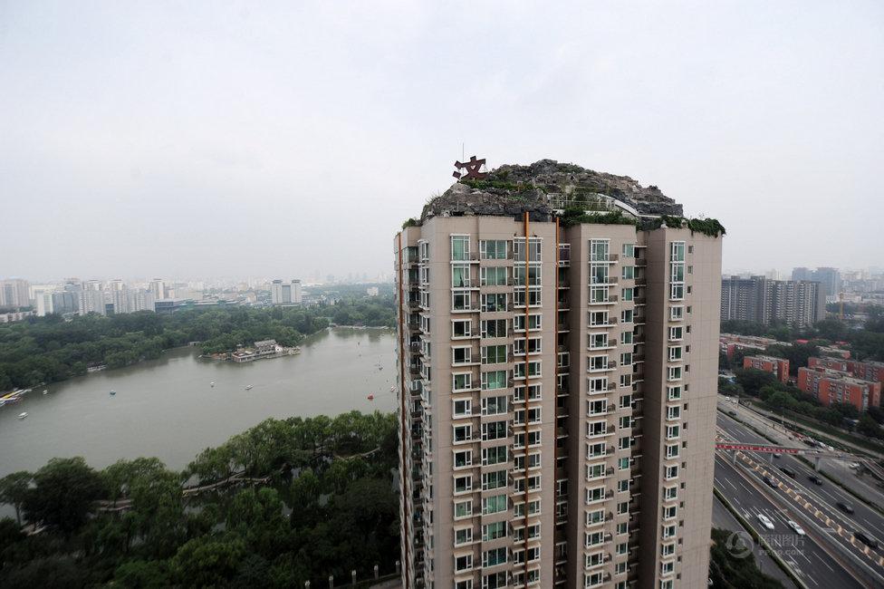 Beijing ordena desmantelar jardín construido sobre edificio de 26 pisos
