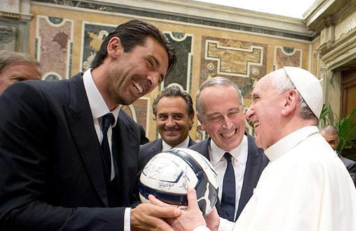El Papa Francisco recibe a las selecciones argentina e italiana 