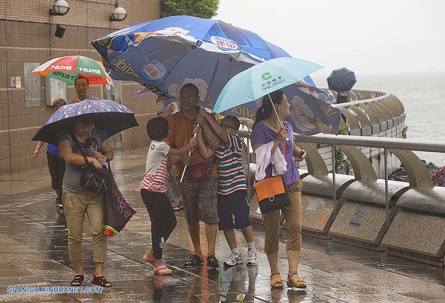 Tifón Utor provoca desprendimiento de tierras en sur de China