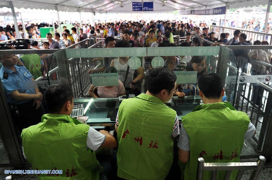 Desprendimientos de tierras obligan a suspenden servicio ferroviario en sur de China