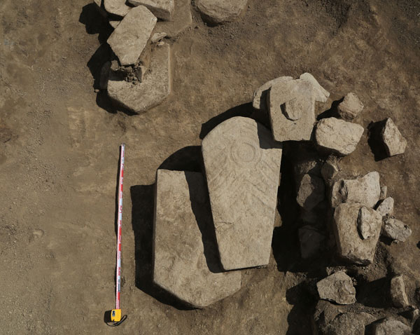 Excavan escudos nómades de 3.000 años de antigüedad en Xinjiang