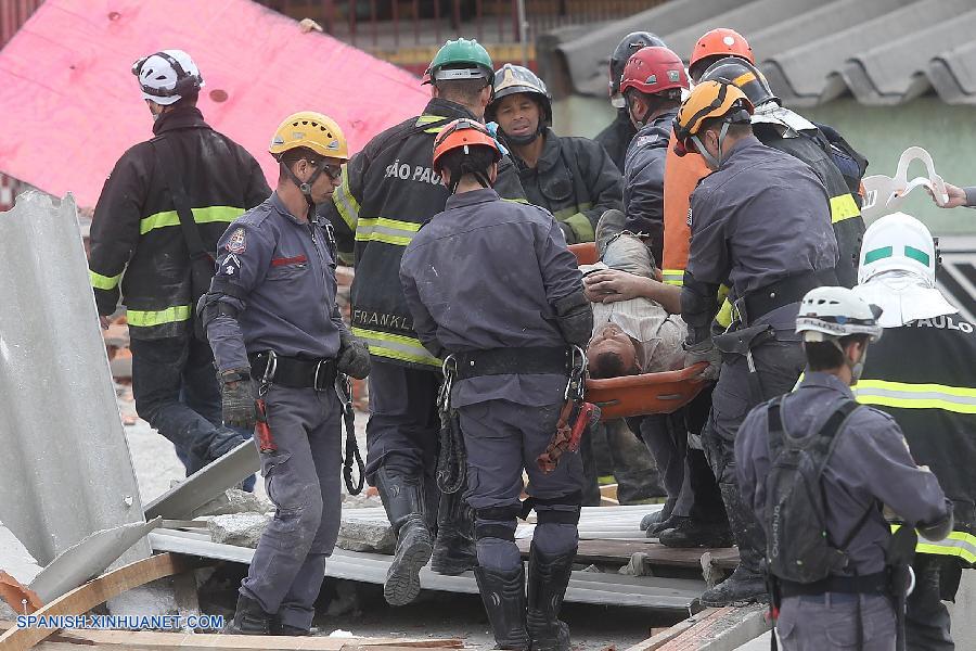 Al menos seis muertos tras caer edificio en Sao Paulo