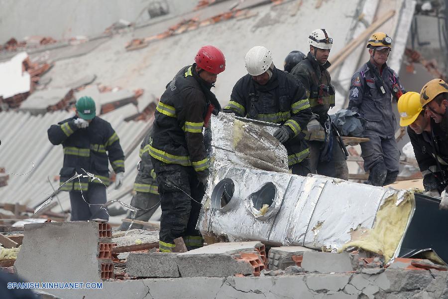 Al menos seis muertos tras caer edificio en Sao Paulo