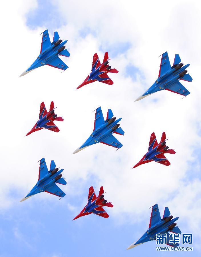 Inauguran exhibición aérea en Rusia