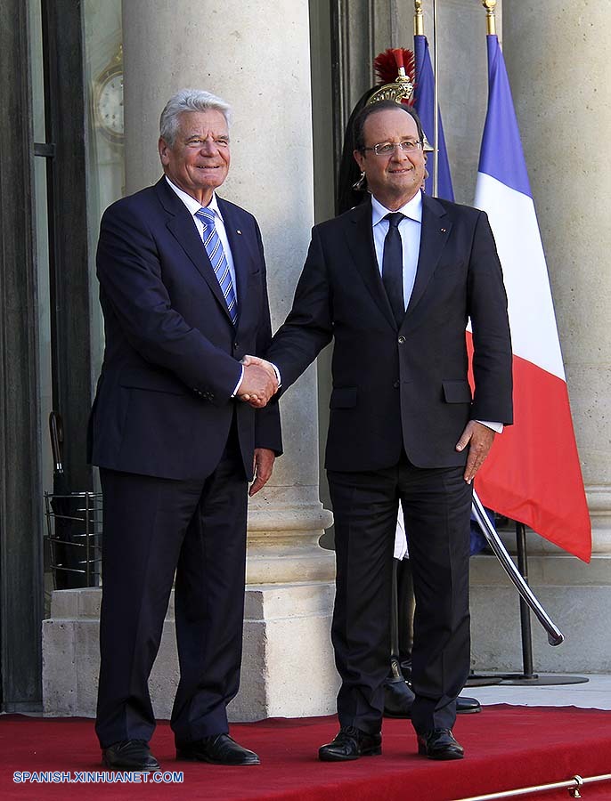 Presidente francés pide coalición internacional ante presunto ataque químico en Siria