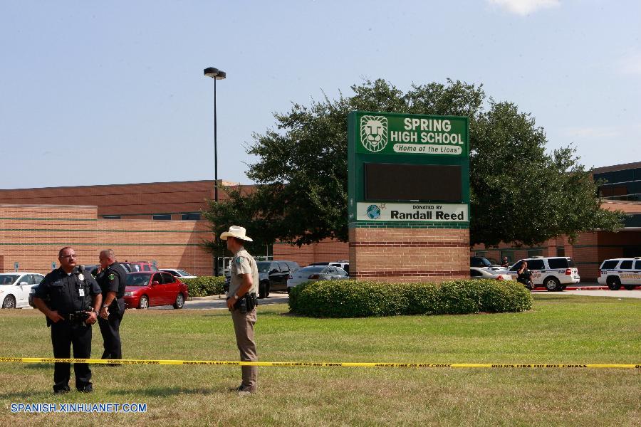 Un estudiante muere apuñalado y tres resultan heridos en secundaria de Texas