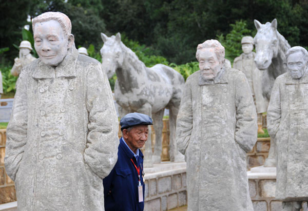 Esculturas rinden homenaje a héroes de guerra