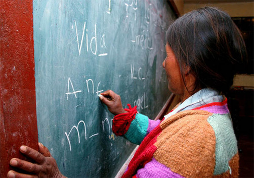 Bolivia celebra Día Internacional de Alfabetización recolectando libros