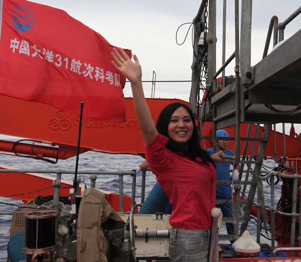 Primera científica en sumergirse en el submarino Jiaolong