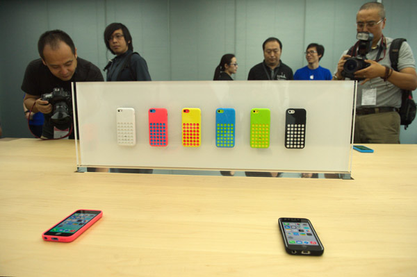 Medios de comunicación de Pekín echan primer vistazo al nuevo iPhone 5C