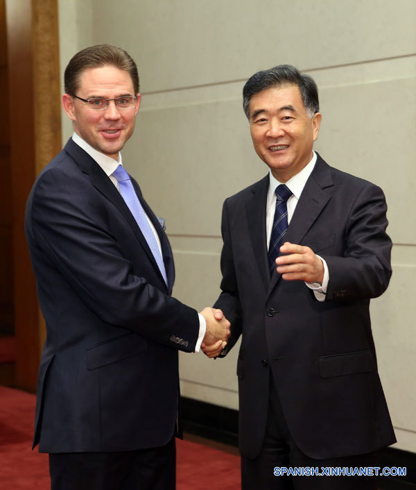 Viceprimer ministro chino se reúne con primer ministro finlandés