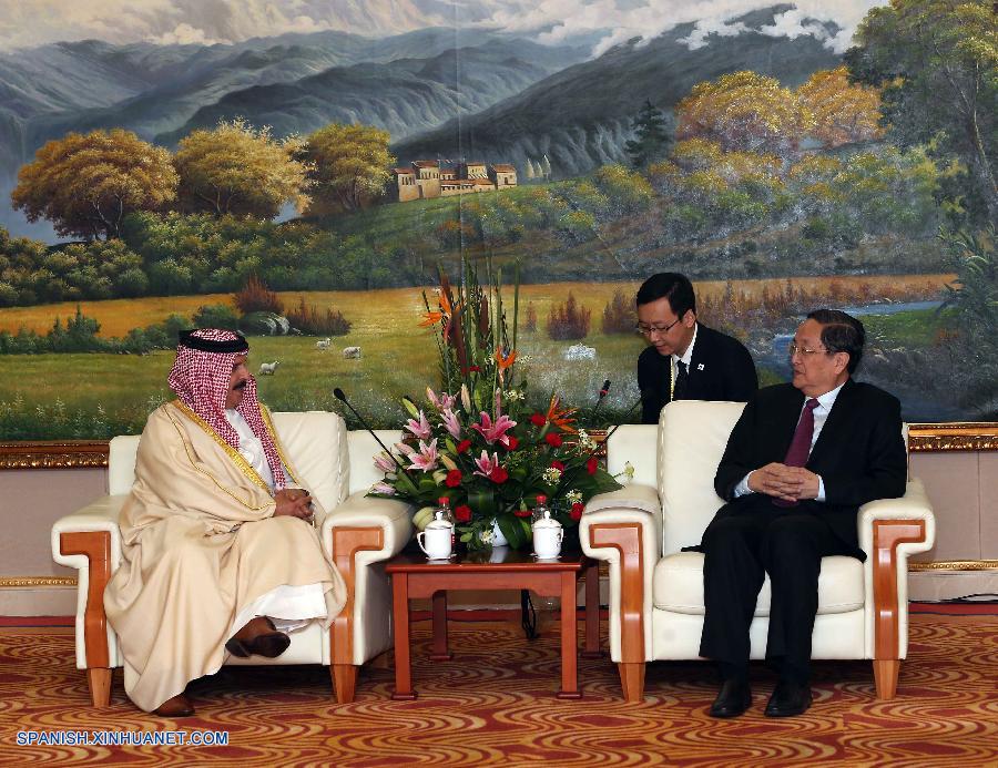 Máximo asesor político chino se reúne con rey de Bahréin