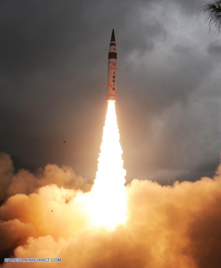 La India prueba misil balístico intercontinental Agni-V con capacidad nuclear