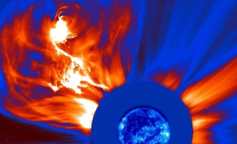 Explosión solar con forma de 'dragón escupiendo fuego'