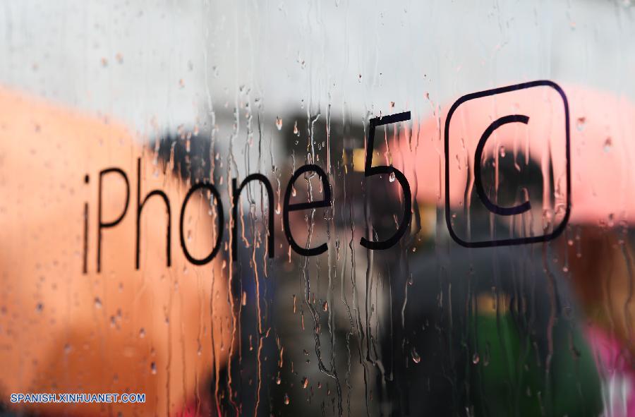 Apple comienza a vender sus  nuevos  smartphones iphone 5S y 5C