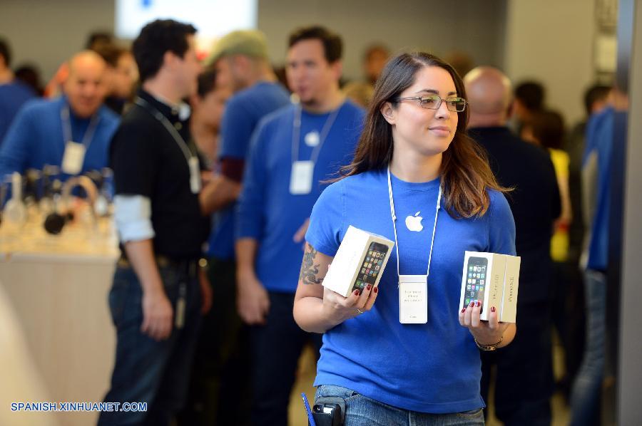 Apple comienza a vender sus  nuevos  smartphones iphone 5S y 5C (2)