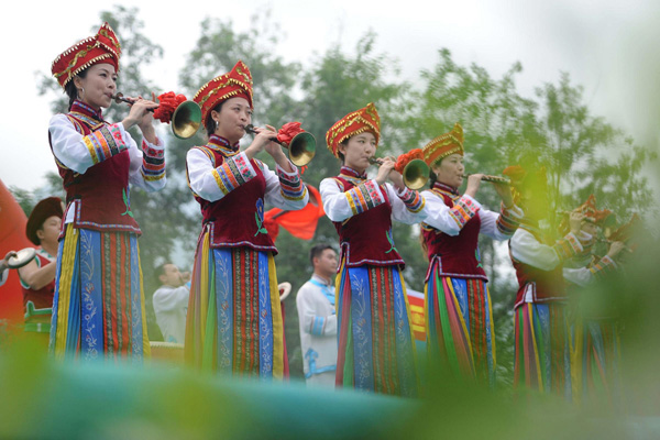 Música tujia brilla en festival folclórico