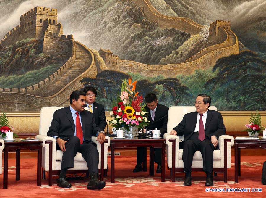 Máximo asesor político de China se reúne con presidente de Venezuela