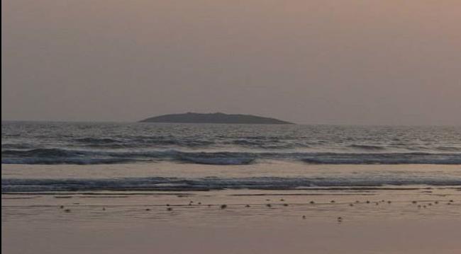 Nueva isla emerge en la costa de Gwadar en Pakistan despues del terremoto (8)