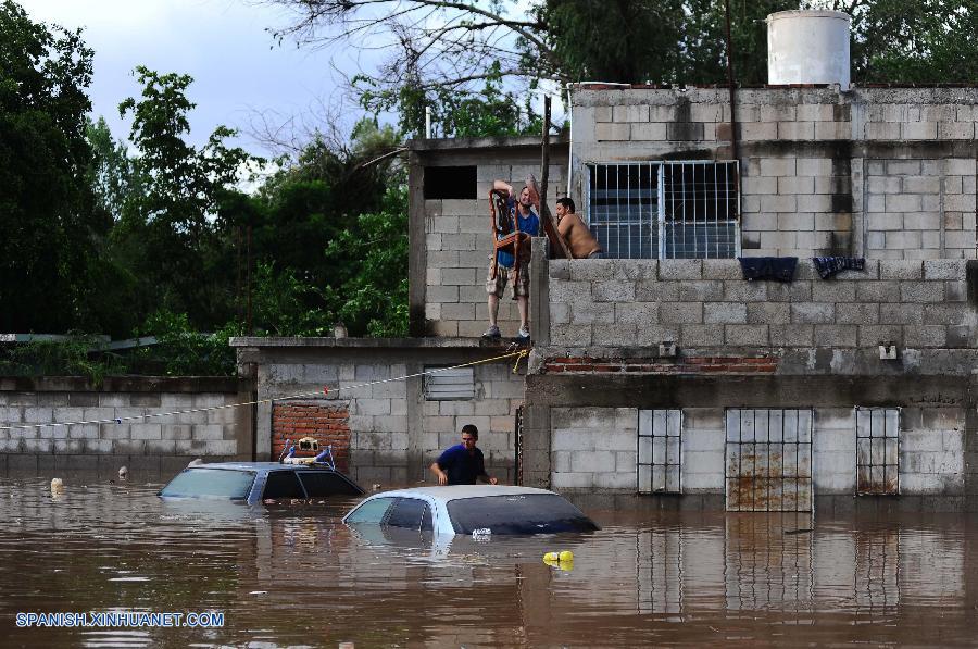 Llega a 139 número de muertos en México por inundaciones y deslaves