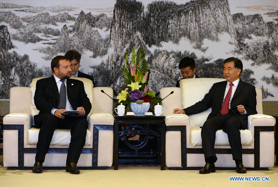 Viceprimer ministro chino se reúne con su homólogo ucraniano