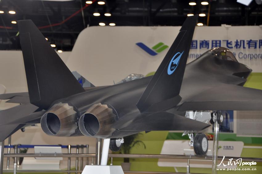 Modelos brillantes en la XV Expo de Aviación de China