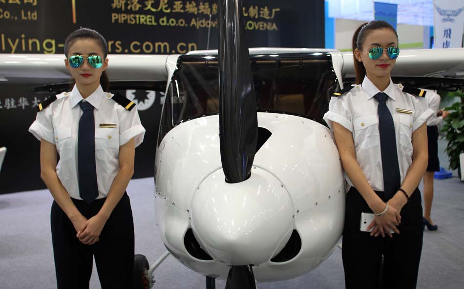 Modelos brillantes en la XV Expo de Aviación de China