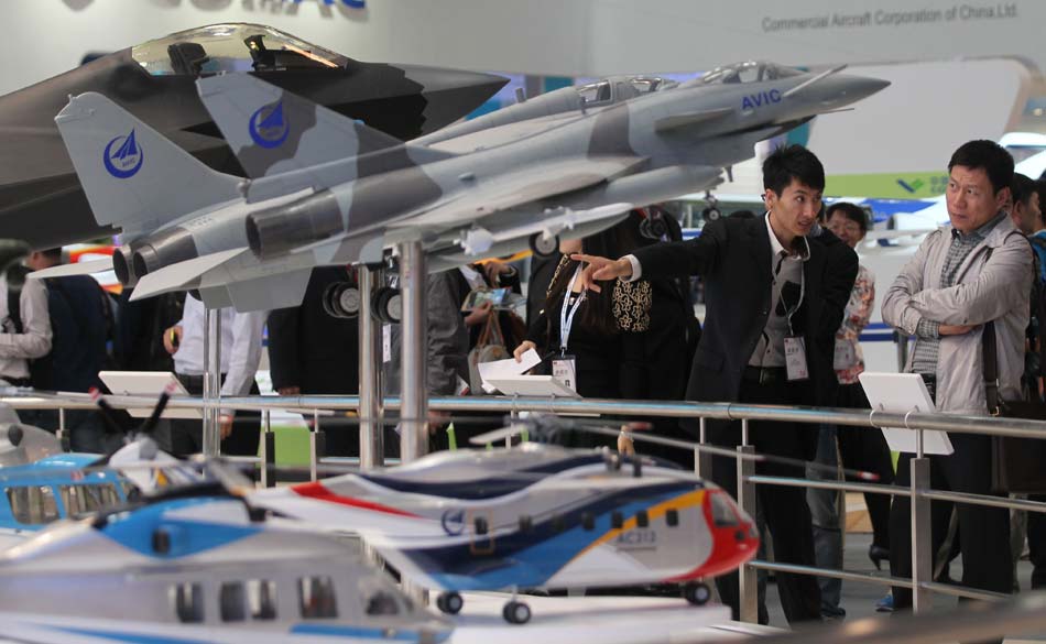 Modelos brillantes en la XV Expo de Aviación de China