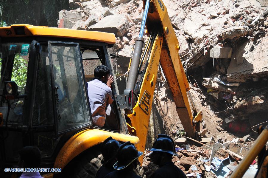Aumenta cifra de víctimas a 43 muertos y 32 heridos por colapso de edificio en Mumbai