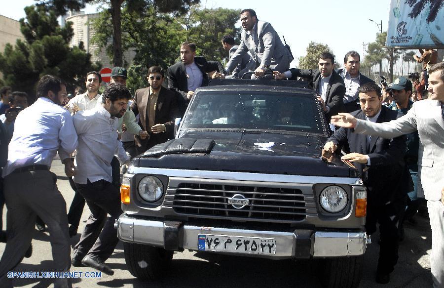 Reciben al presidente de Irán con reacciones variadas a su regreso a Teherán