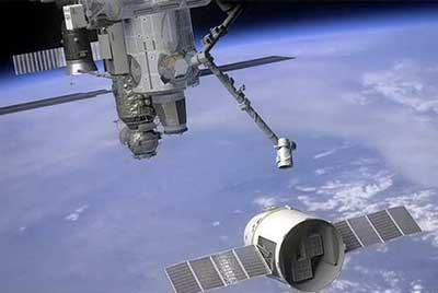 Nave espacial privada de EEUU llega a estación espacial
