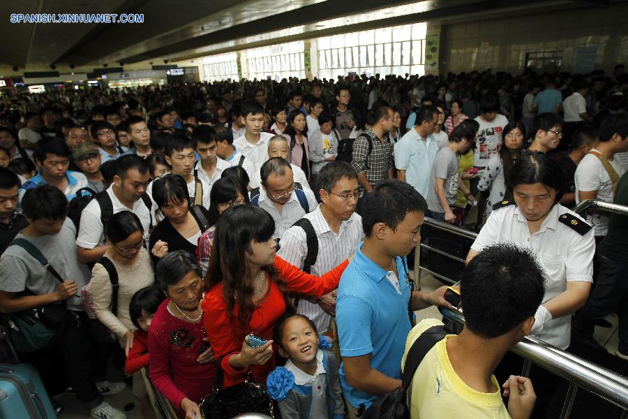 Ferrocarriles chinos transportan cifras récord de pasajeros  2