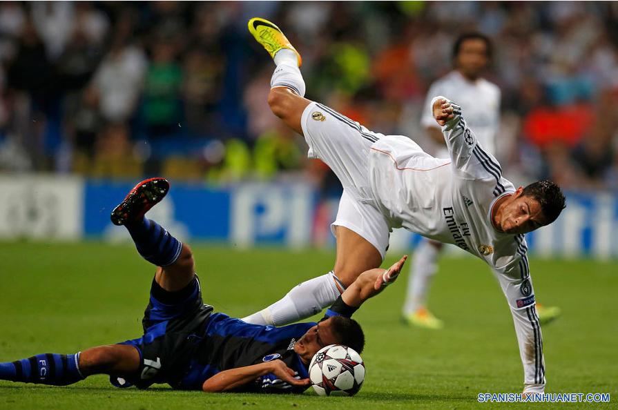 Fútbol: Real Madrid aplasta 4-0 al Copenhague con dobletes de Cristiano Ronaldo y Di María (2)